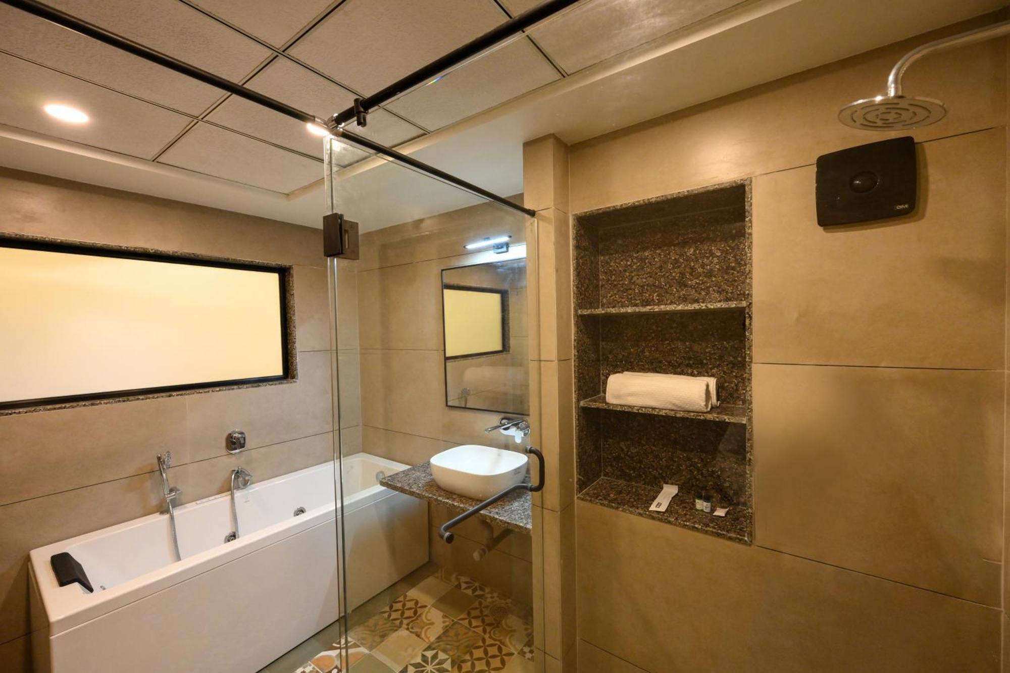 E&G Green Courts Resort At Koroli Hill Station นาสิก ภายนอก รูปภาพ